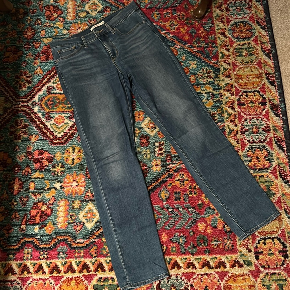 Levi’s 312 Shaping Slim Jeans